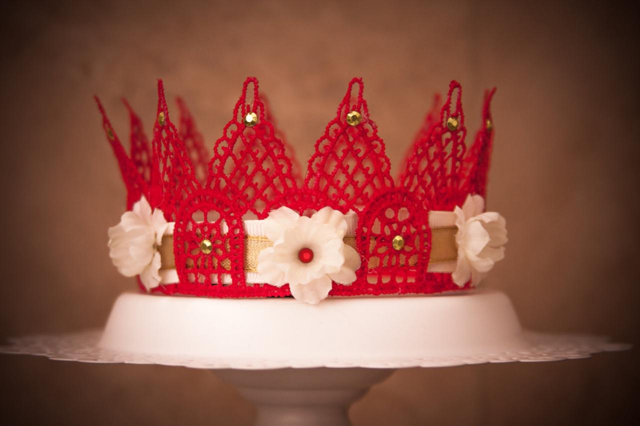 Crown-queen Of Hearts Crown With Gold Ribbon, Dainty Cream Flower And Some Bling-photo Prop